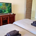 - Sea View Адехе
