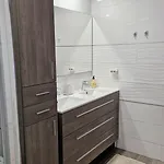 - Sea View Адехе