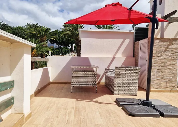 - Sea View Apartman *