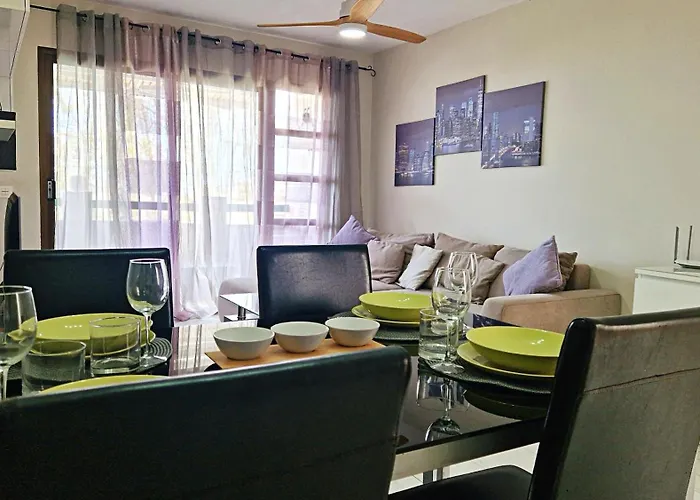 - Sea View Apartman *