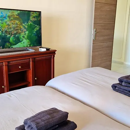 - Sea View Адехе